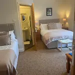 Ashmore House 3*