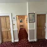 Ashmore House 3*