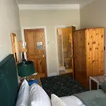 Ashmore House 3*