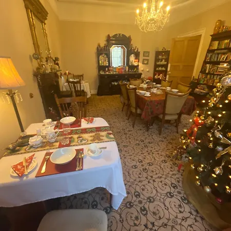 Ashmore House 3*
