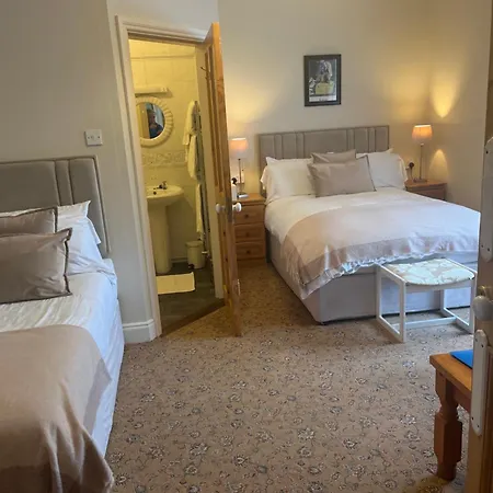 Ashmore House 3*