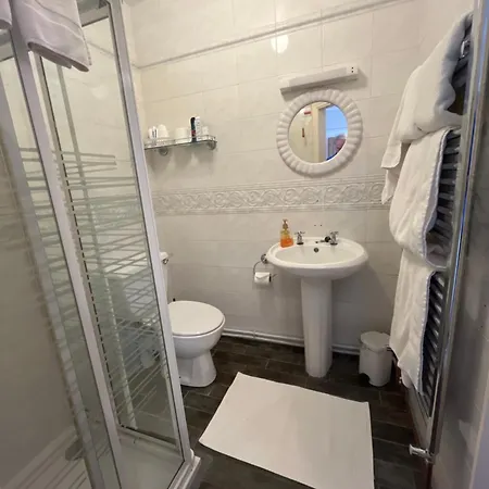 Bed & Breakfast Ashmore House 3*