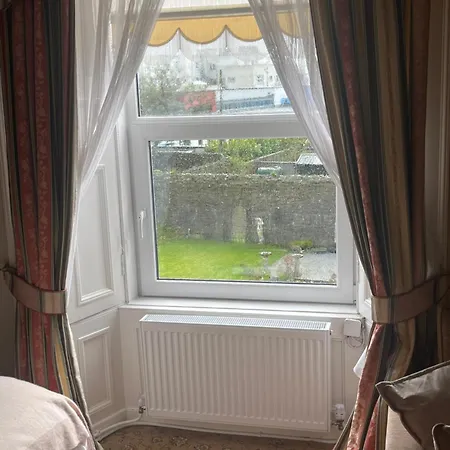 Ashmore House 3*