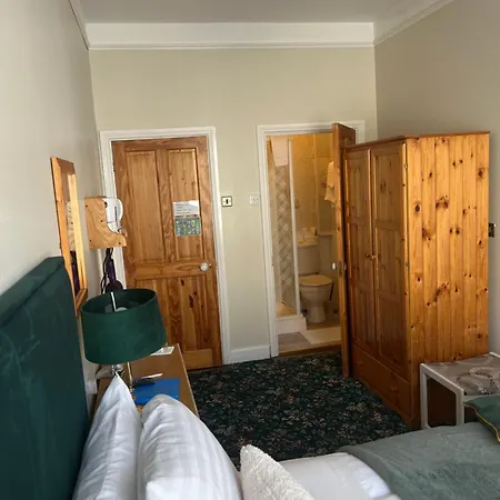 Ashmore House 3*