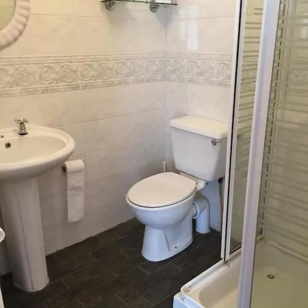 לינה וארוחת בוקר Ashmore House 3*