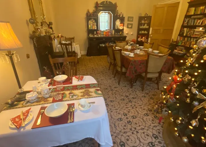 Ashmore House 3*