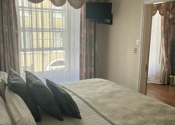 Ashmore House Bed & Breakfast 3*