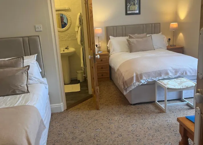 Ashmore House 3*