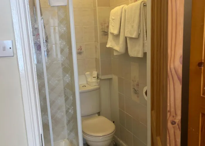 Ashmore House 3*